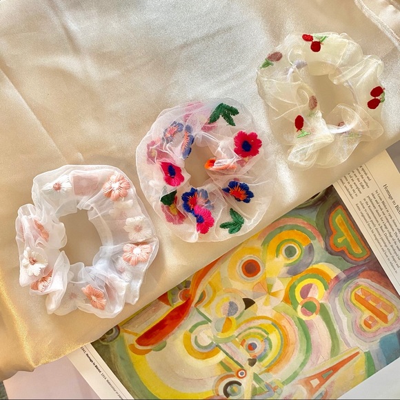 Accessories - 💕Last one Bundle of 3 x Scrunchie Tie Flowers